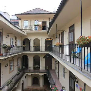 Cool 1 Bedroom Prokopska In Mala Strana Appartamento Praga